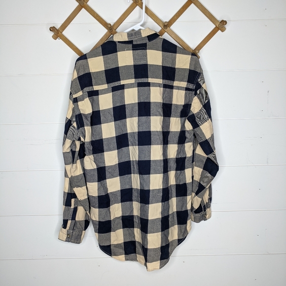 Levi's button down - Picture 2 of 5